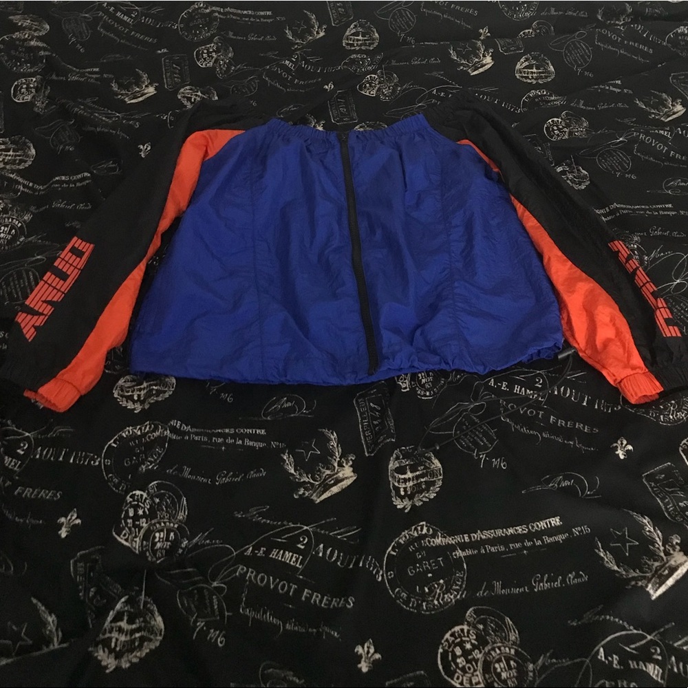 Off shoulder windbreaker jacket